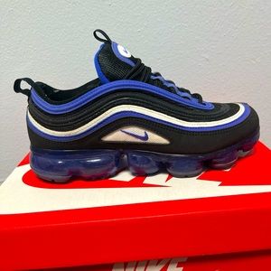 Nike Air Vapormax Black and Purple size 6Y